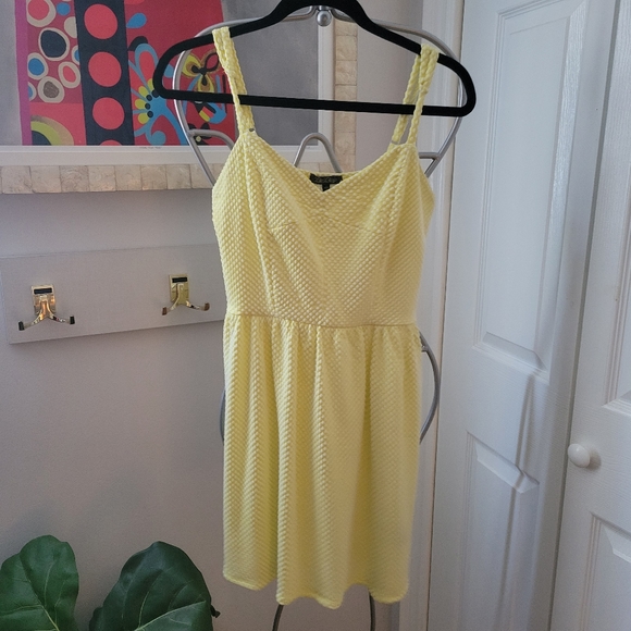 Yellow Polka-dot Dress - Sweetheart Neckline - Picture 2 of 9